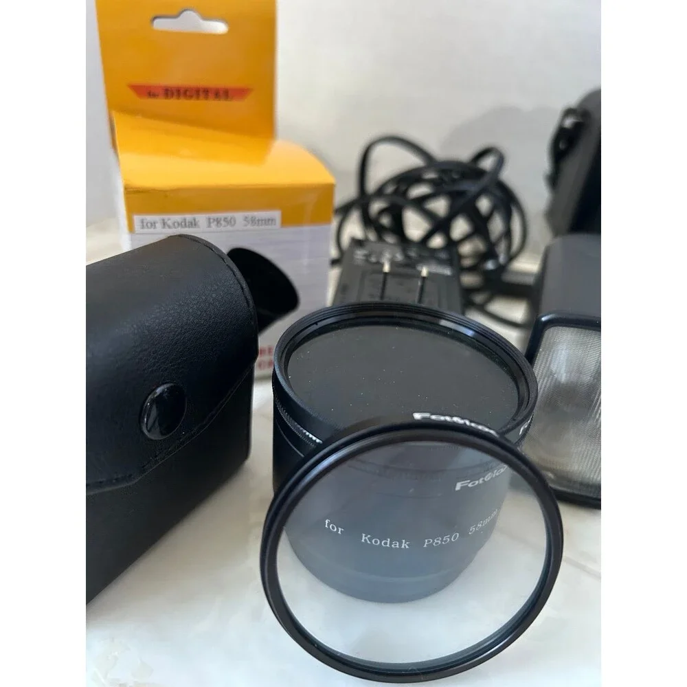 Bundle Kodak EasyShare P712 7.1MP Digital Camera with 12x Optical Zoom